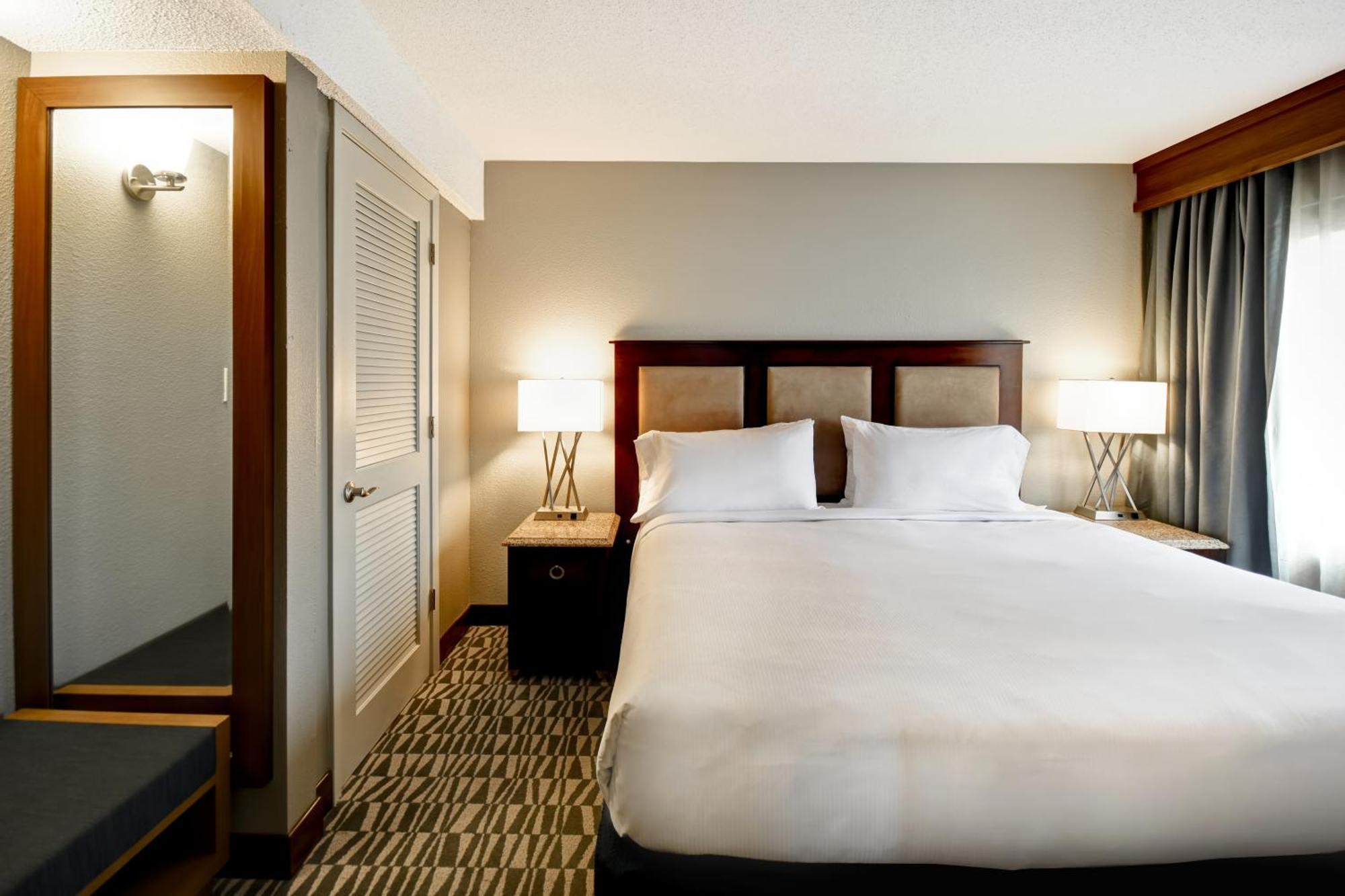 King Suite with Whirlpool - Non-Smoking,1540749388:JPEG
