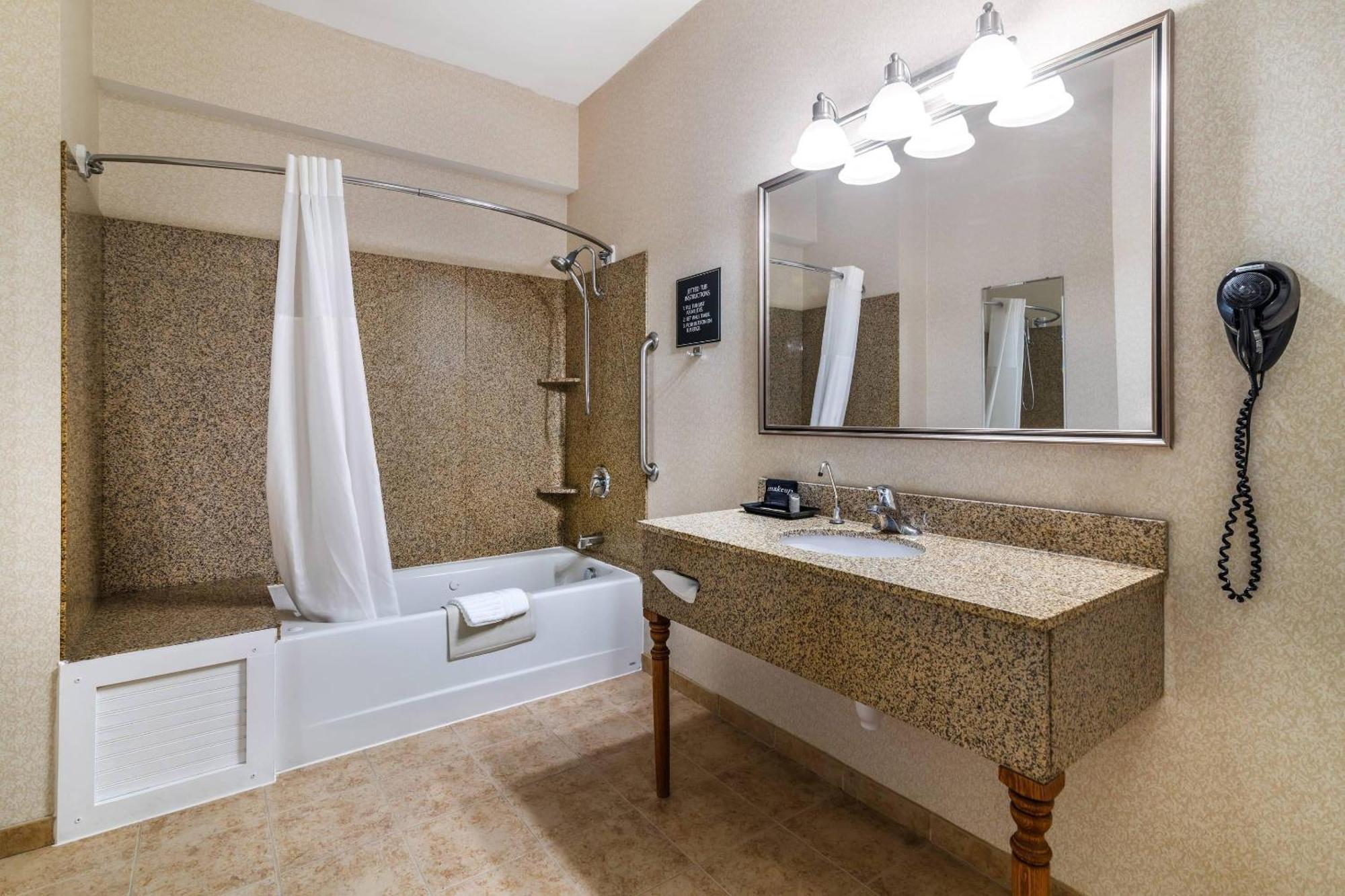King Suite Accessible or Non-Smoking
